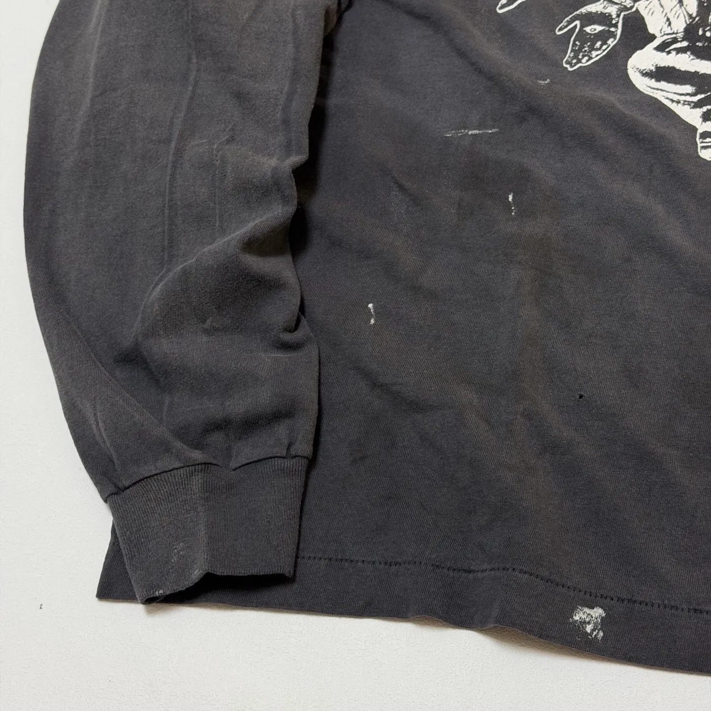 SAINT Mxxxxxx LS TEE/HEAVY WEIGHT/BLK sheep head devil distressed long sleeves, washed black S-XL 25 autumn and winter latest style, cylindrical side seam fabric, heavy wash water, faded and distressed, top printing technology, distressed crack treatment, correct version, original consistent main mark/washed mark/little angel anti-counterfeiting mark, hand-splashed ink graffiti, wormhole wear, top purchasing agent level